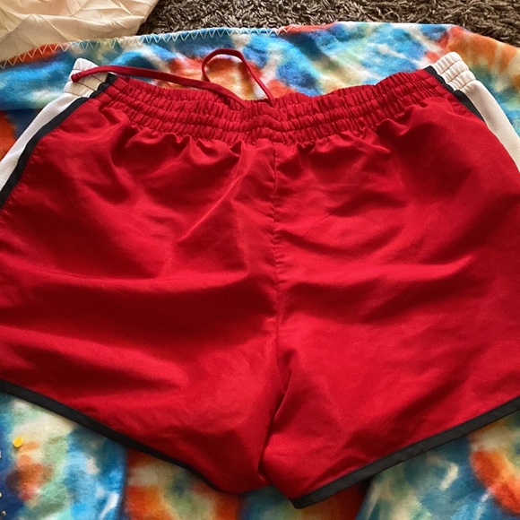 Red silk gym shorts - Picture 2 of 2